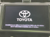 起動時のメーカー表示が目を引くセンターディスプレイを装備。ナビやオーディオの情報をひとつの画面で確認でき、日々の移動を便利にサポートします。画面表示も見やすい位置です。
