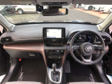 シンプルながら機能性溢れる運転席廻りです。視界性もよく、運転しやすいですよ。