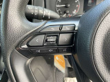 ステアリングスイッチ付き。前方から目を離すことなく操作することが可能です。
