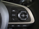 アダプティブクルーズコントロール機能付きです。走行中に先行車の様子を検知しながら、設定した車速の範囲内で先行車との距離のキープを支援します。詳細は販売店スタッフまでおたずねください。