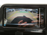 [駐車もラクラク!] バックモニター搭載。後方の状況を映像で確認でき、車庫入れ時の安心感を高めます!