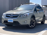 張り出したフェンダーと引き締まったフロントマスクが印象的で、ボディの明るい色合いも映えます。前後の窓やルーフレールまで見渡せる、存在感のある佇まいです。