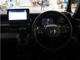 運転にかかわる様々な操作を安全に行えるように視点移動が少なく、操作性に配慮されたスイッチ類が凝縮されたコクピットです。