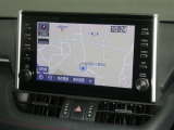 【9インチ純正ナビ】純正ナビを装備。タッチパネル式で使いやすく、詳細地図により目的地をピンポイントで設定できます。初めての道でも迷いにくく、ロングドライブも快適ですよ♪