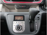 【オートエアコン】1年中快適な室内を提供!車内温度を設定すると、風量を自動で調整してくれます。
