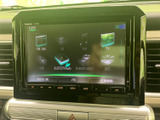 オーディオやテレビ、USBなどの選択項目が画面に表示され、使いたい機能を見分けやすい構成です。音楽や各種メディアを利用する際も、画面から内容を確認できます。