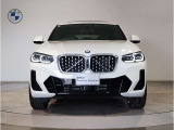 【キドニーグリル】BMWは約90年もの間、ほぼ全ての車両にひと目でBMWだと分かるこの特徴的なフロントグリルが備えられ、デザイン・アイコンとして親しまれてきました。