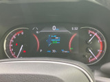 視認性の高いメーター類が、運転に必要な情報をわかりやすく伝えます。運転席を洗練された空間に演出します。