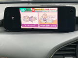 テレビ番組を画面で確認でき、停車中の待ち時間にも映像を視聴できます。ニュースや情報番組を楽しみたい方に便利な装備として、日常のさまざまな場面で活用できます。