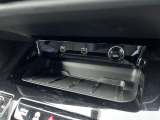 ●スイッチ類・ダイヤル類など細部までこだわりを感じ取れるインテリアです。Audiでは触感開発チームがございます。クリック感は操作する喜びを感じていただけます。