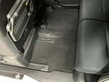 しっかりと汚れ、砂ぼこりを落とし足元まで清潔な車内空間を作り上げております♪