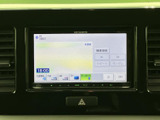 FM・AM・TV・Bluetooth Audioの音源が画面に表示され、選択状況をひと目で確認できます。タッチ操作で音源を切り替えられ、日々の移動に合わせて使い分けられる装備です。