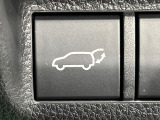 【パワーバックドア】スマートキーや運転席のボタンを押すだけでリアゲートが自動で開閉します!荷物を持っている時や、高い位置にあるバックドアを閉める際に便利な機能です♪