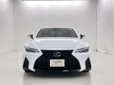 「三眼フルLEDヘッドランプ」「LEDフロントターンシグナルランプ」などのオプション付きです。