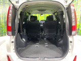 普段のお買い物や通勤、送迎等に十分な荷室スペースを確保しております。セカンドシートを倒すと、大きな荷物の積載も可能です♪
