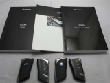取説・メンテナンスノート・スマートキーの3点セットです。