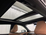 室内に優しい光が入り、ゆったりとした空間を体感できます!開閉はスイッチで!