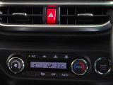 車内を快適に、オートエアコンを装備しています。