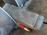 アームレストを使うことで運転中の腕や肩の疲労を軽減し、よりリラックスして運転に集中できます♪