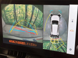 【パノラミックビューモニター】専用のカメラにより、上から見下ろしたような視点で360度クルマの周囲を確認することができます☆死角部分も確認しやすく、狭い場所での切り返しや駐車もスムーズに行えます。