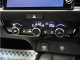 フルオートエアコン搭載。好みの温度に設定するだけで、風向や風量を自動でコントロール!いつでも快適な車内環境に。