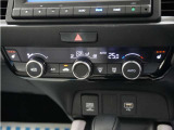 フルオートエアコン搭載。好みの温度に設定するだけで、風向や風量を自動でコントロール!いつでも快適な車内環境に。さらに、体を直接温めるシートヒーター付きで寒い季節も暖かく過ごせます。