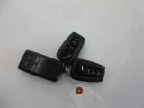 ドアハンドルでキー操作ができるスマートエントリーです。更に、乗車前にエアコン操作ができるリモートエアコンシステムも。
