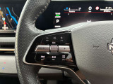 ハンドル左側のスイッチでオーディオの操作が可能なので、運転中でも楽に調整できます(^^♪