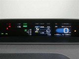 各操作スイッチは使いやすい位置に配置され、とっても見やすいメーターです。夜間時はラグジュアリーな気分にさせてくれる照明が魅力ですので、夜のドライブも楽しみになりますよ♪