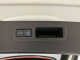 パワーバックドア搭載でバックドアの開閉が指1本♪