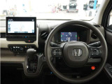 運転にかかわる様々な操作を安全に行えるように視点移動が少なく、操作性に配慮されたスイッチ類が凝縮されたコクピットです。