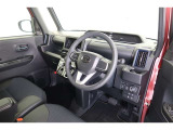 【運転席&助手席】シートは落ち着いたデザインです。クリーニング済みですので清潔感があり気持ち良く乗っていただけます♪