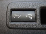 パワーバックドアを装備しています。バックドアを運転席からも開閉できます、便利ですよ。