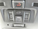 電動スライドドアのスイッチで車内からもスライドドアの開閉ができます。イージークローザー機能で半ドアになることも防止してくれます。