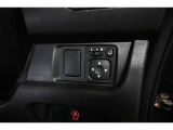 狭い場所も苦になりません。電動格納ドアミラー装備。