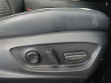 パワーシート搭載。微妙な調整が手軽にでき、ピッタリのポジションで運転することが可能です。