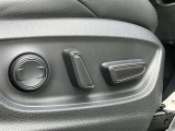 パワーシート搭載。微妙な調整が手軽にでき、最適なポジションで運転することが可能です。