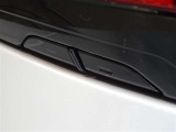 パワーバックドアを装備しています。開閉スイッチは車両側面両側に配置、後ずさりすることなく開閉できます。