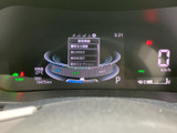 視認性の高いメーター類が、運転に必要な情報を分かりやすく表示します。運転状況を的確に把握できるよう設計されており、洗練されたデザインも特徴です。