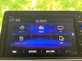 音楽やラジオなどの選択肢が画面上に整理され、聴きたい音源を選びやすい表示です。複数のメニューを見比べながら切り替えられ、気分に合わせた車内時間を楽しめます。