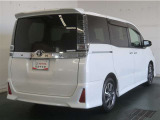 広々とした車内空間に優れた燃費性能。更にデザインも上質で人気のお車です!