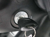 キーのボタン操作でドアロックの開閉ができるワイヤレスキータイプです。