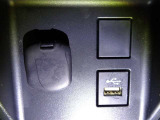 【USB給電】今では当たり前のUSB給電ソケットがついております。 スマホやデジカメなど出先や災害時の充電も可能です♪