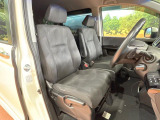 運転席シート廻りは使用感も少なく、良好な状態となっています。丁寧に使われていたことがよくわかりますね。
