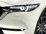【LEDヘッドライト】悪天候や夜間走行時も良好な視界を確保し安心して運転できる高輝度LEDヘッドライトを装備!点灯速度が早く、消費電力も抑えられています。