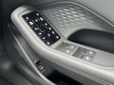 ●スイッチ類・ダイヤル類など細部までこだわりを感じ取れるインテリアです。Audiでは触感開発チームがございます。クリック感は操作する喜びを感じていただけます。