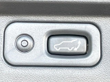 【パワーバックドア】スマートキーや運転席のボタンを押すだけでリアゲートが自動で開閉します!荷物を持っている時や、高い位置にあるバックドアを閉める際に便利な機能です♪