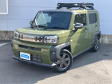 角張ったボディに丸みを添えたフロントまわりが印象的で、落ち着いたボディカラーと黒い加飾の組み合わせも魅力です。前方から側面へ続く姿に、頼もしさと親しみやすさが感じられます。