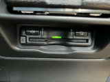 ETC車載器もビルトインタイプで取り付けられておりますので、高速道路の料金所をストレスなく通過して頂けます♪最近ではマストのアイテムですね!