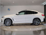 【拘りのFR】BMWが多く採用するFR車。ダイレクトでスポーティな加速感・シャープなハンドリングを実現。縦置きエンジンレイアウトにより、フラットで上質な乗り味です。
